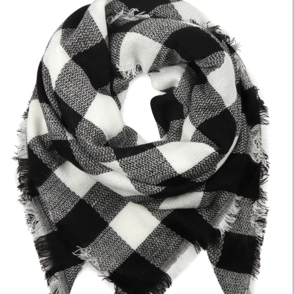 Checker White / Black Blanket Scarf - Picture 4 of 4